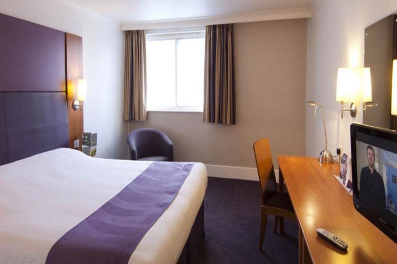 Premier Inn Manchester Bury Buitenkant foto