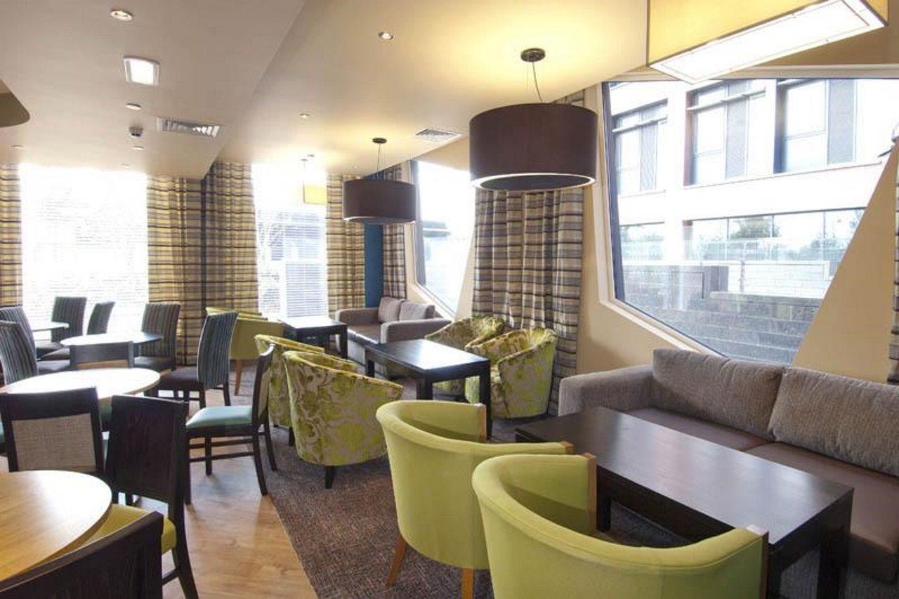 Premier Inn Manchester Bury Buitenkant foto