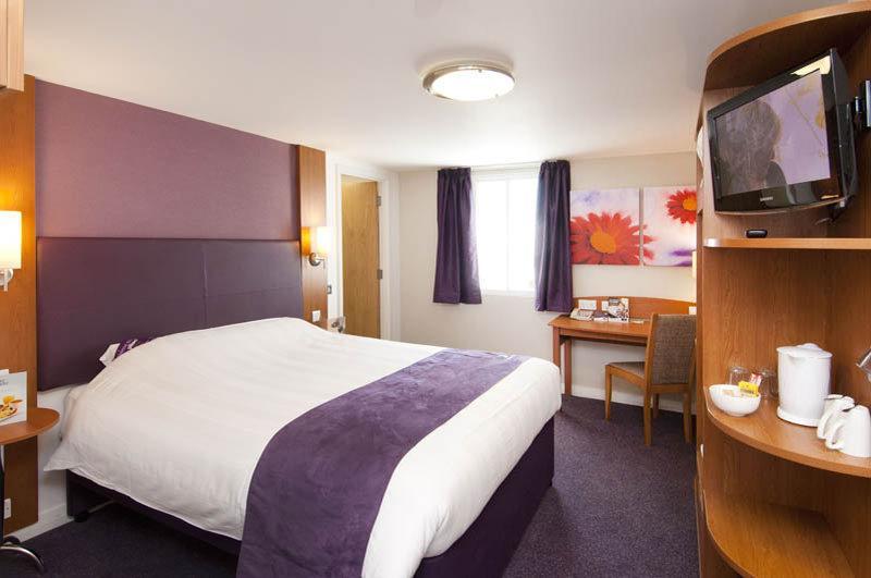 Premier Inn Manchester Bury Buitenkant foto