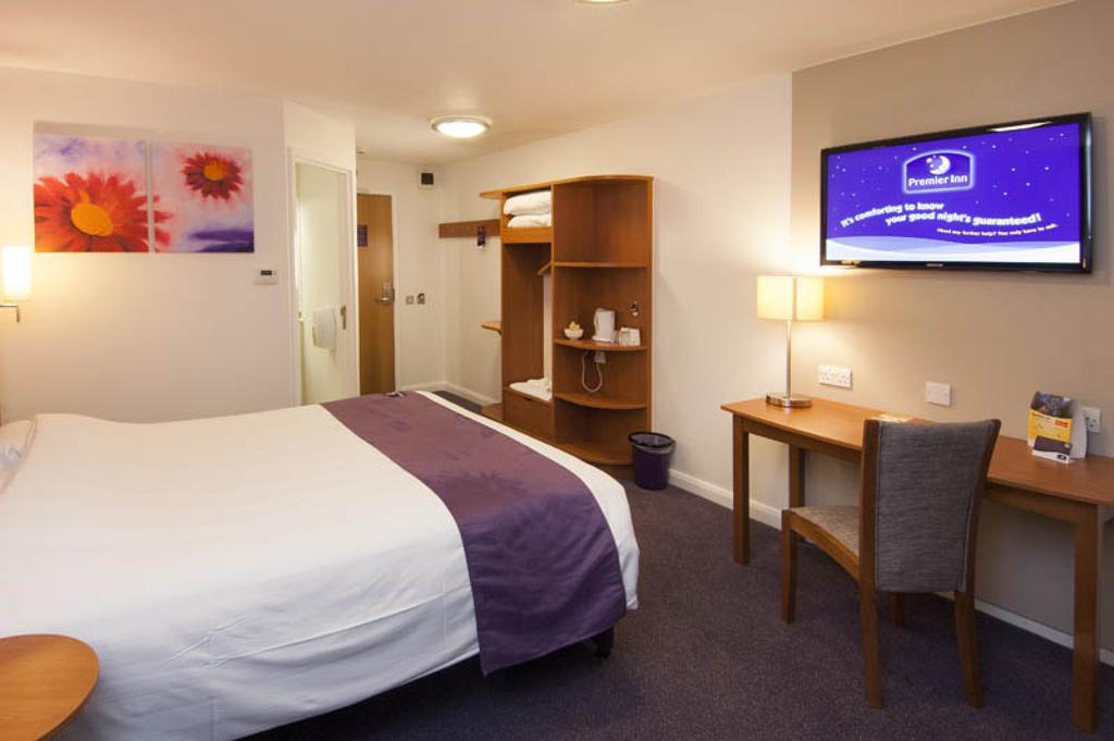 Premier Inn Manchester Bury Buitenkant foto