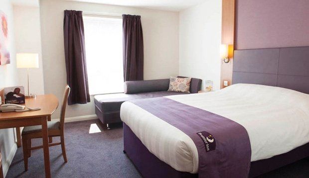 Premier Inn Manchester Bury Buitenkant foto
